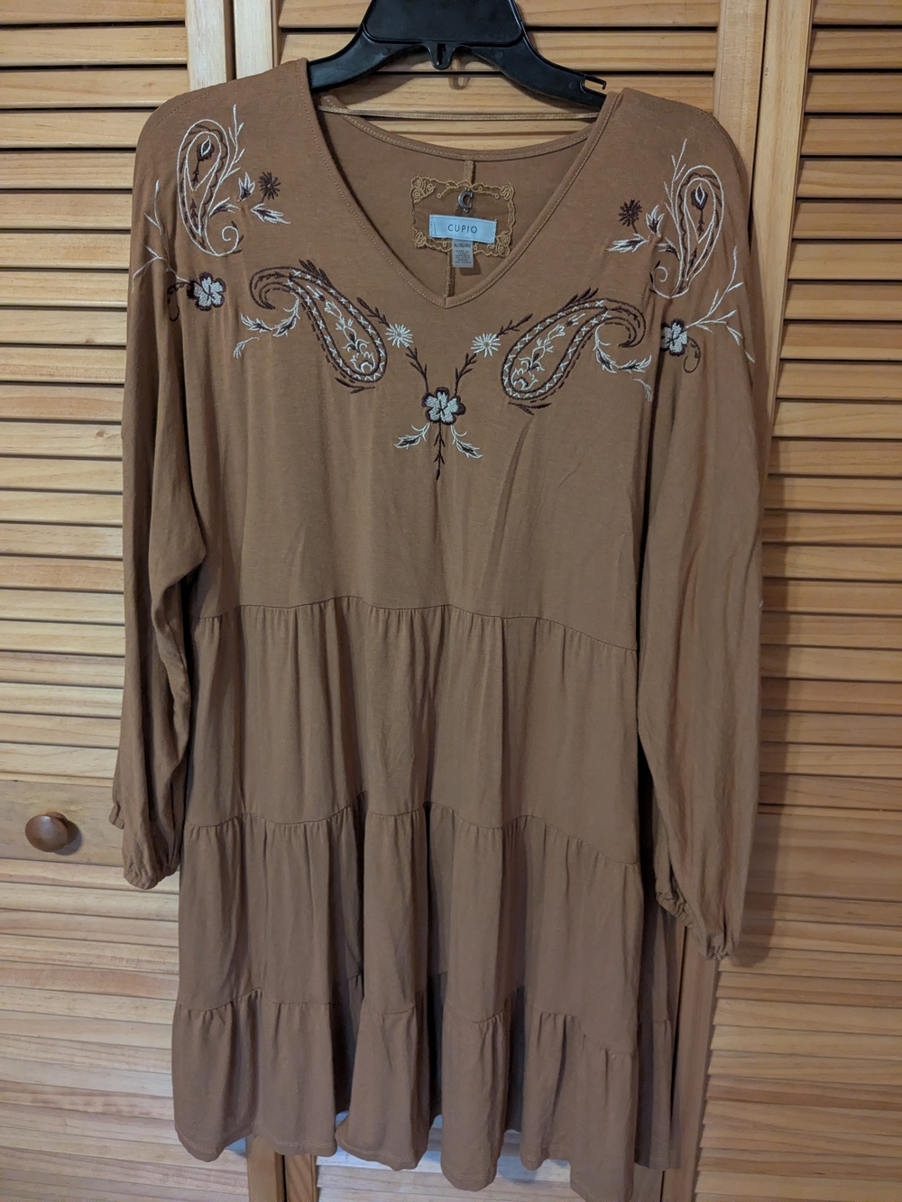 Cupio Brown Long-Sleeve Tiered Tunic with White Embroidery